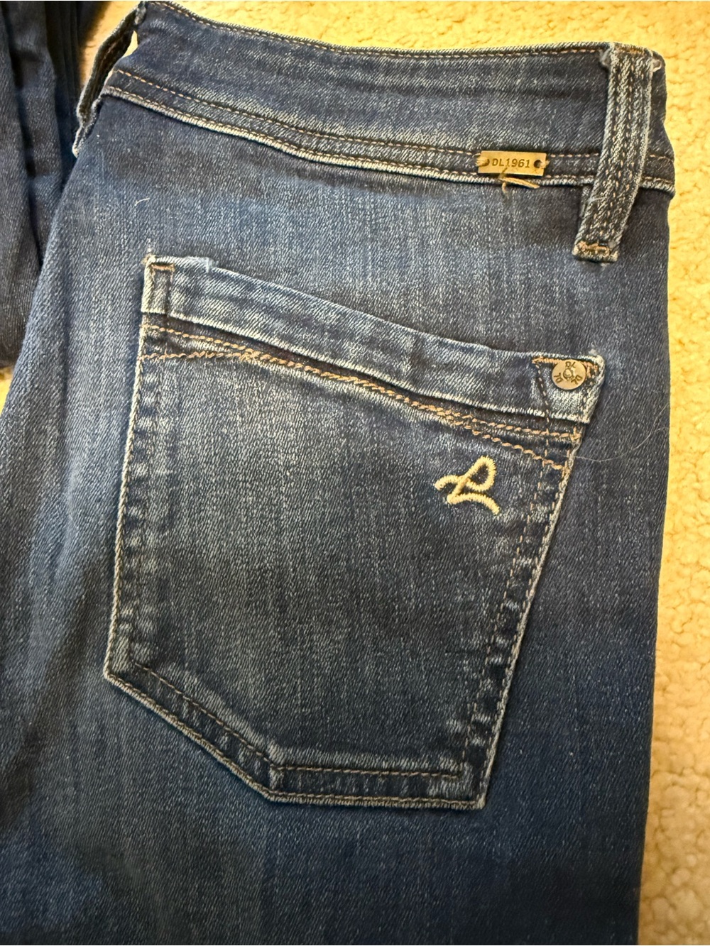 DL1961 Women's Medium Dark Blue Boot Cut Jeans